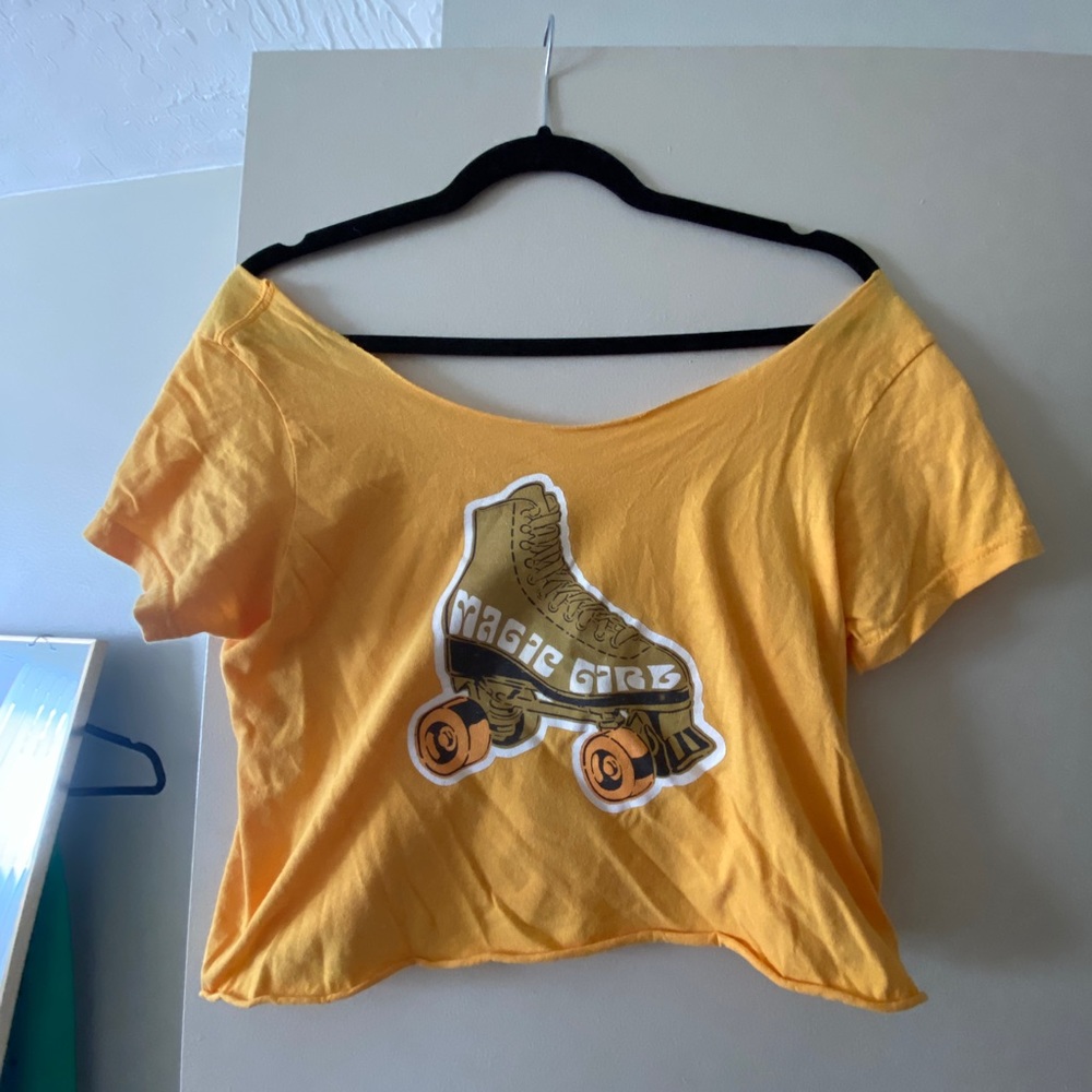 Magic girl roller skate crop top tee
